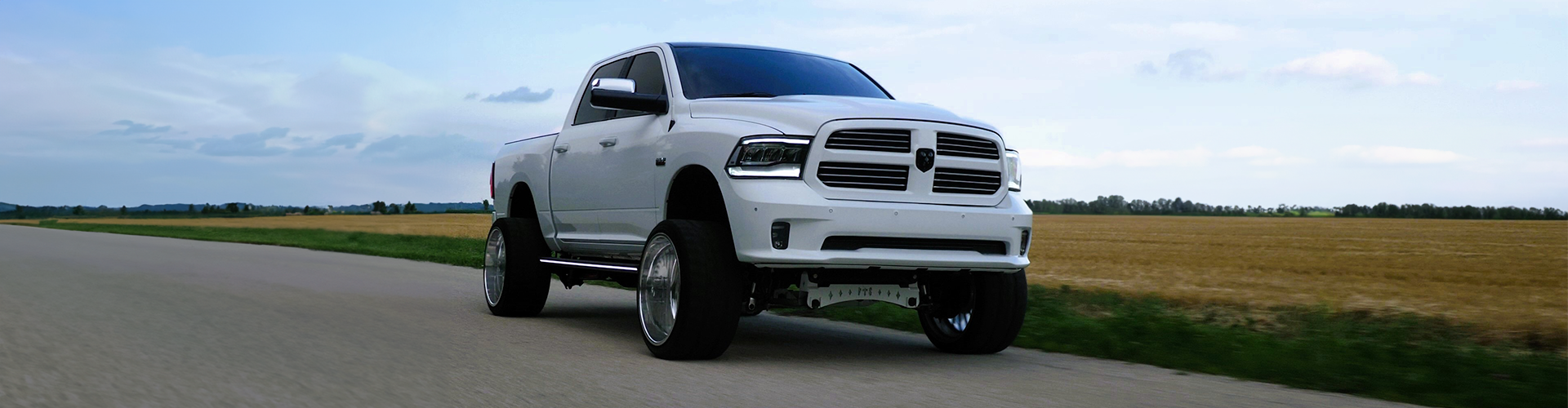 Lumastep M1 Light Up Running Boards | Fitting Dodge Ram 1500/2500/3500 Trucks